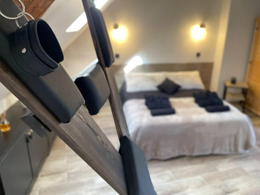 Le / Jacuzzi / Sauna Apartment *