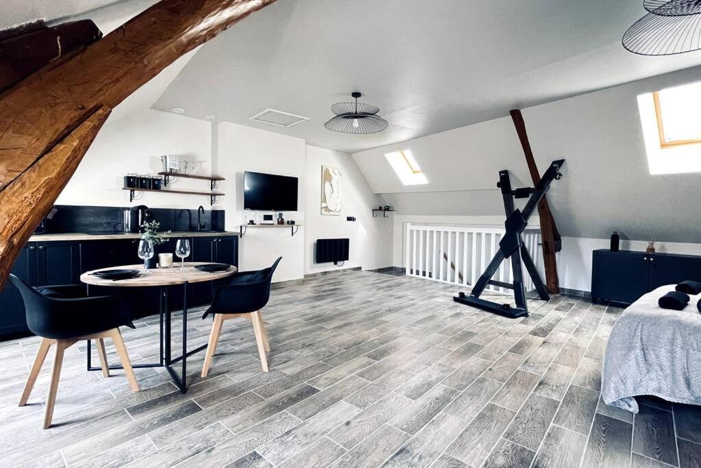 Le / Jacuzzi / Sauna Apartment