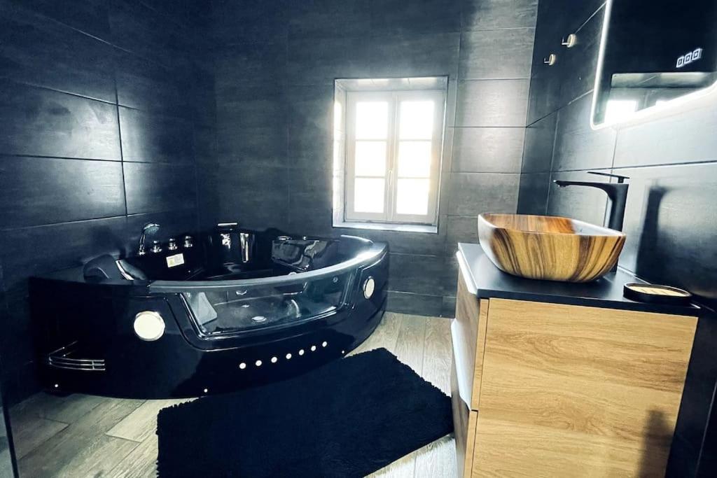 Le / Jacuzzi / Sauna Apartment