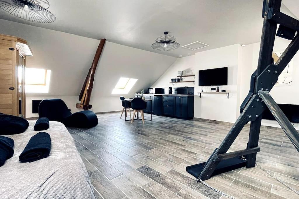 Apartment Le / Jacuzzi / Sauna Chateau-Landon