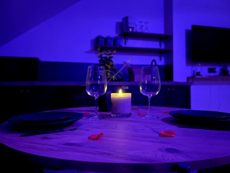 Le / Jacuzzi / Sauna Apartment Chateau-Landon