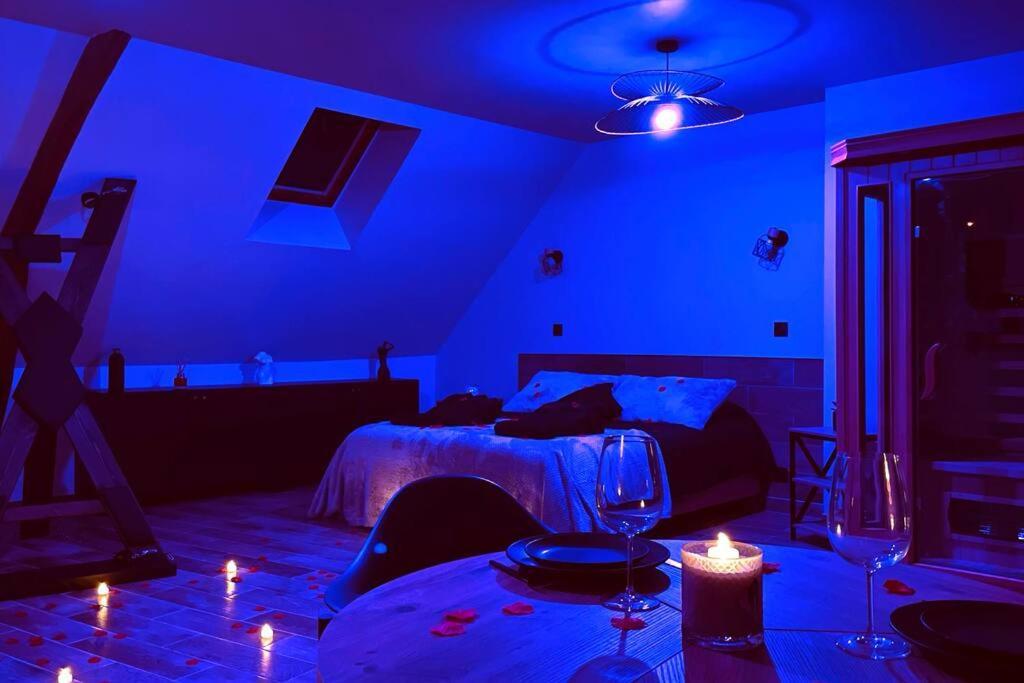 Le / Jacuzzi / Sauna Apartment Chateau-Landon
